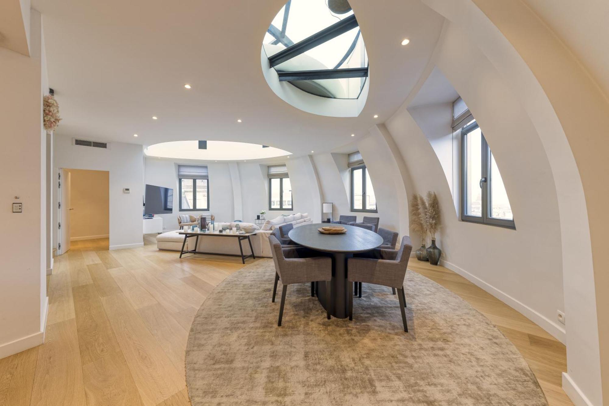 Triplex Penthouse In The Center * Bruxelles